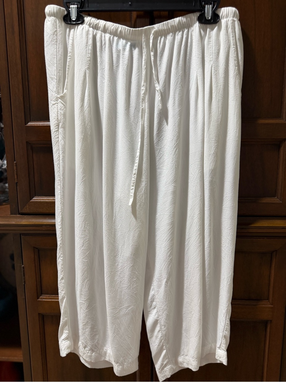 Jams World White Elastic Drawstring Capris